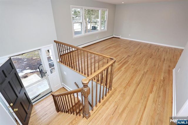 10 Villa Court, Park Ridge, NJ 07656