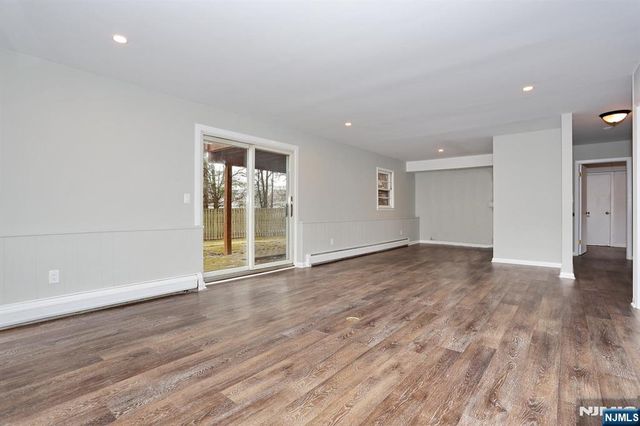 10 Villa Court, Park Ridge, NJ 07656