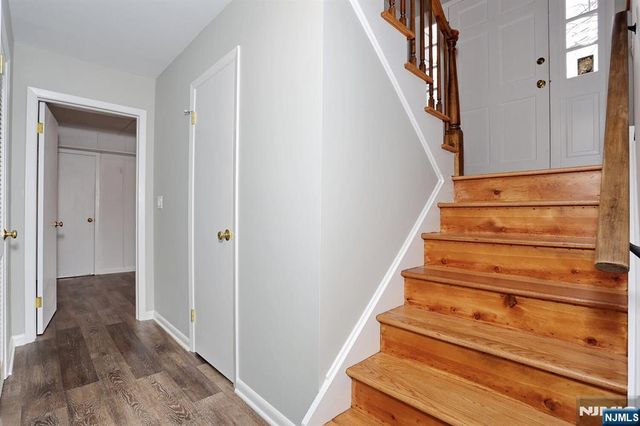 10 Villa Court, Park Ridge, NJ 07656