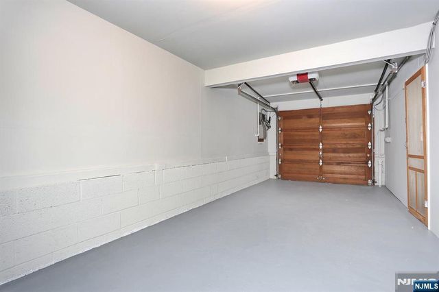 10 Villa Court, Park Ridge, NJ 07656