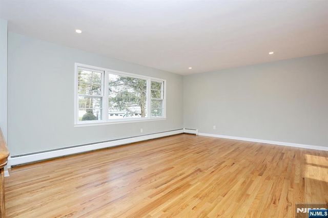 10 Villa Court, Park Ridge, NJ 07656