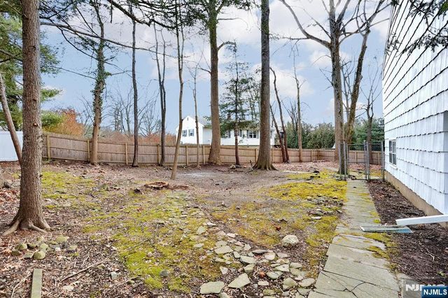 10 Villa Court, Park Ridge, NJ 07656