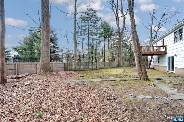 10 Villa Court, Park Ridge, NJ 07656