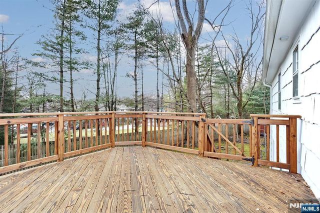 10 Villa Court, Park Ridge, NJ 07656