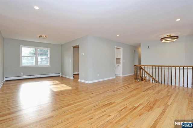 10 Villa Court, Park Ridge, NJ 07656