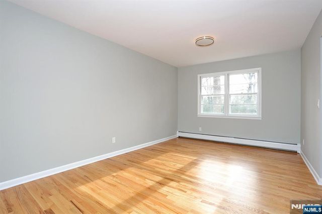 10 Villa Court, Park Ridge, NJ 07656