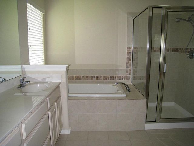 93 Paradise Valley Drive, Panorama Village, TX 77304