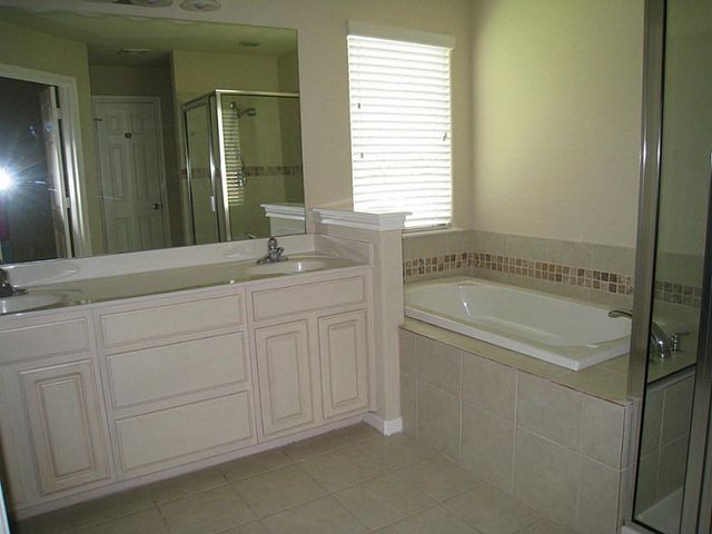 93 Paradise Valley Drive, Panorama Village, TX 77304