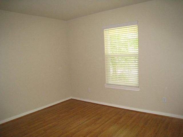 93 Paradise Valley Drive, Panorama Village, TX 77304