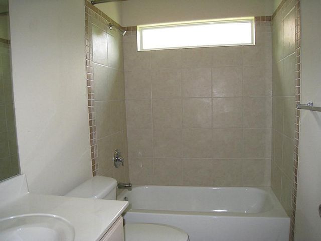 93 Paradise Valley Drive, Panorama Village, TX 77304
