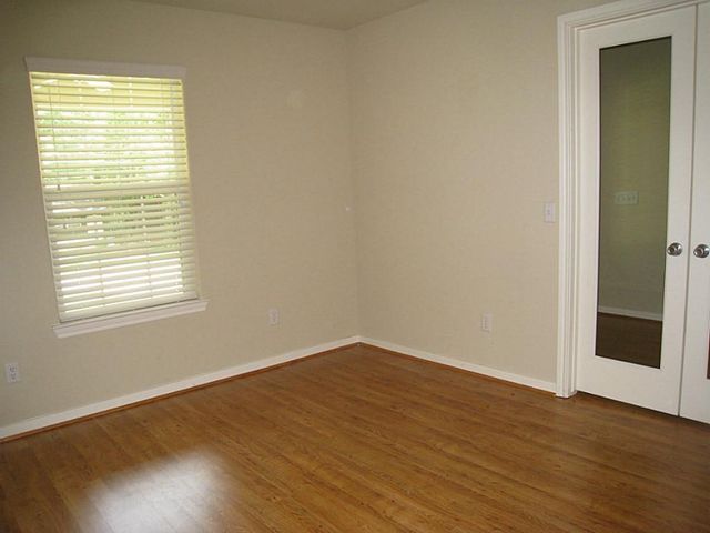 93 Paradise Valley Drive, Panorama Village, TX 77304