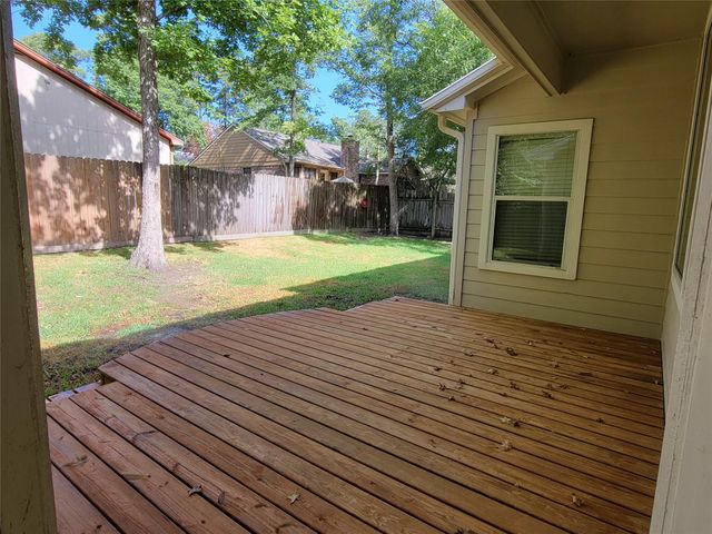 93 Paradise Valley Drive, Panorama Village, TX 77304