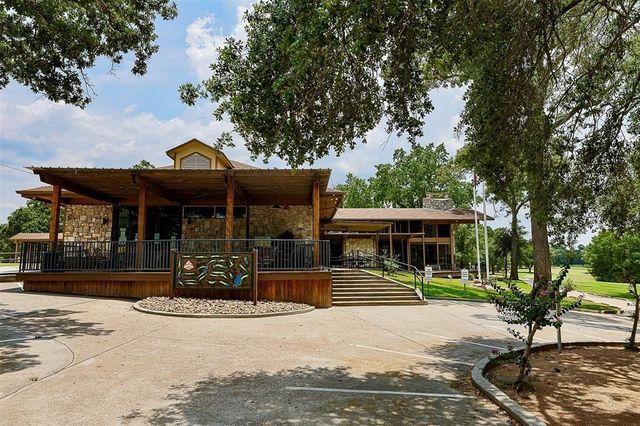 93 Paradise Valley Drive, Panorama Village, TX 77304