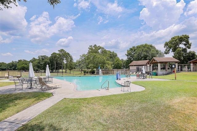 93 Paradise Valley Drive, Panorama Village, TX 77304