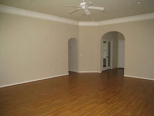 93 Paradise Valley Drive, Panorama Village, TX 77304