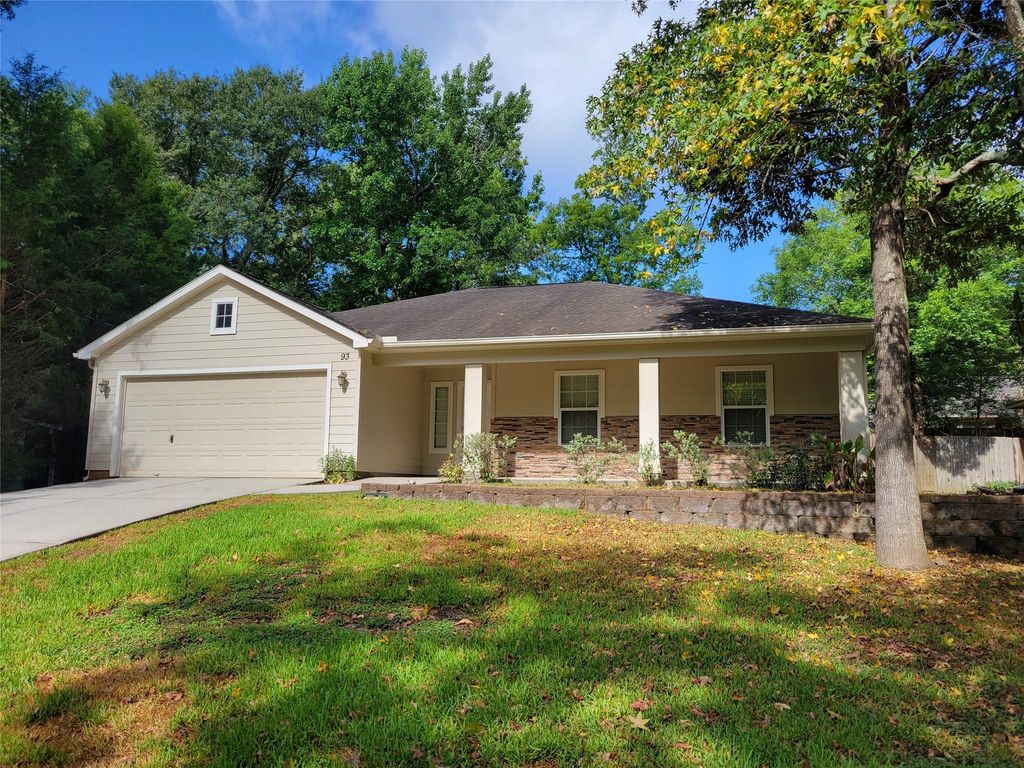 93 Paradise Valley Drive, Panorama Village, TX 77304