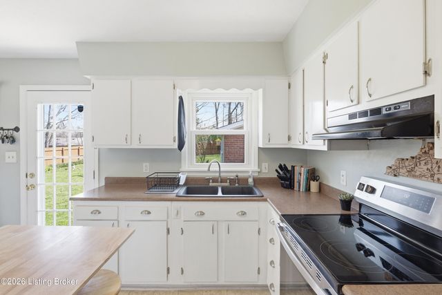 3709 Candlewood Way, Jeffersontown, KY 40299