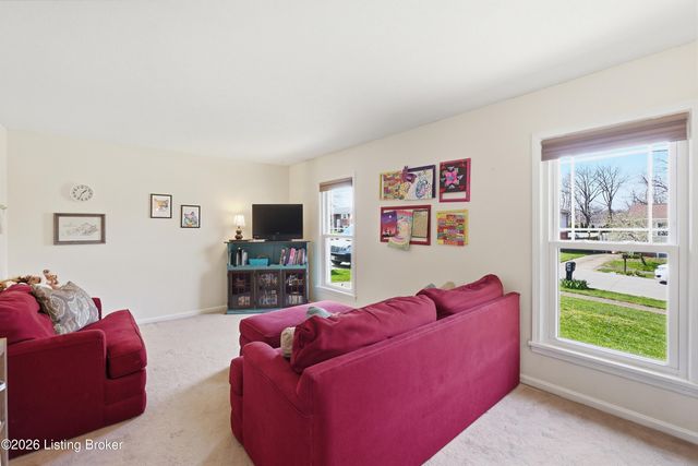 3709 Candlewood Way, Jeffersontown, KY 40299