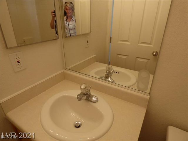 6082 Las Nubes Drive, Las Vegas, NV 89142