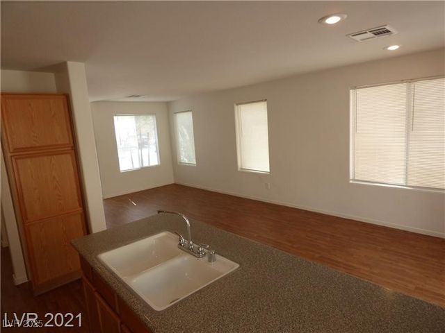 6082 Las Nubes Drive, Las Vegas, NV 89142