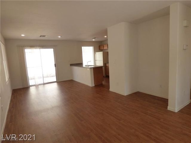 6082 Las Nubes Drive, Las Vegas, NV 89142