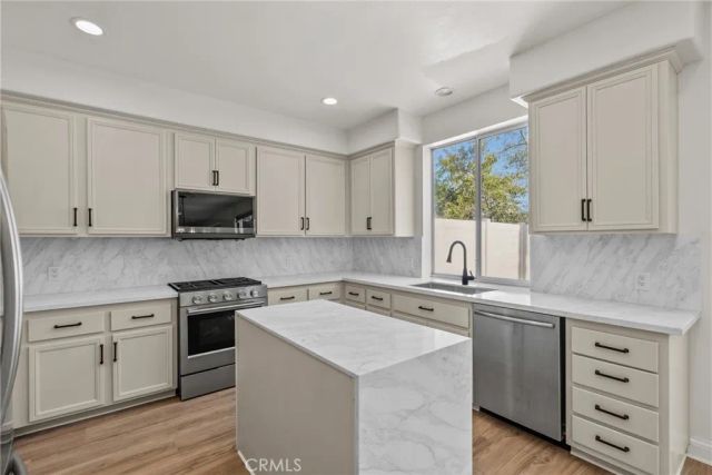 18800 Lull, Reseda, CA 91335
