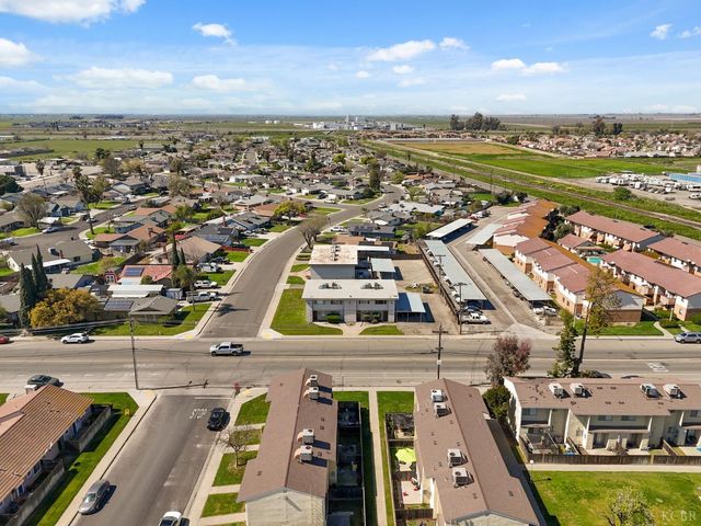 175 S 19th Avenue, Lemoore, CA 93245
