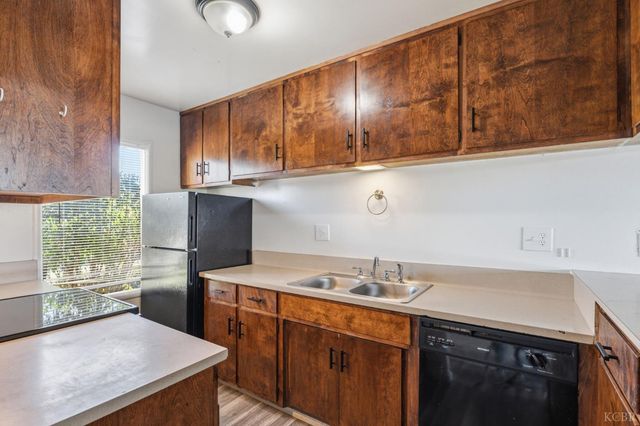175 S 19th Avenue, Lemoore, CA 93245