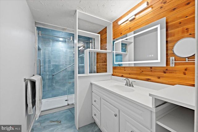 536 HIGHLAND DR, East Stroudsburg, PA 18302