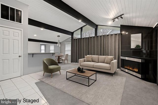 536 HIGHLAND DR, East Stroudsburg, PA 18302