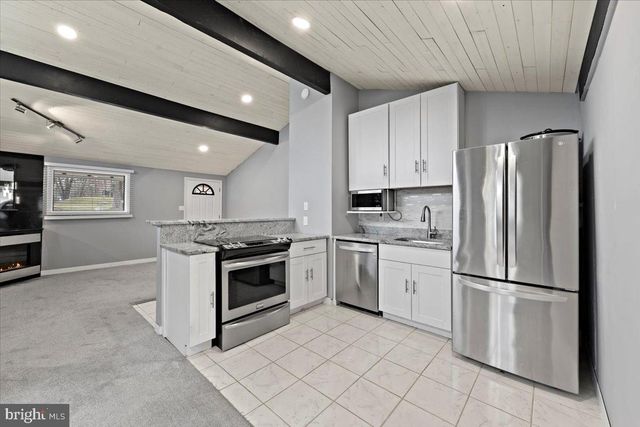 536 HIGHLAND DR, East Stroudsburg, PA 18302