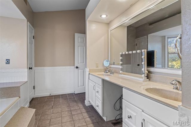 71 Oakwood Drive, Ste Genevieve, MO 63670