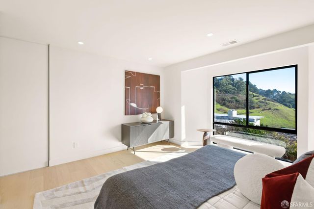 131 Turquoise Way, San Francisco, CA 94131