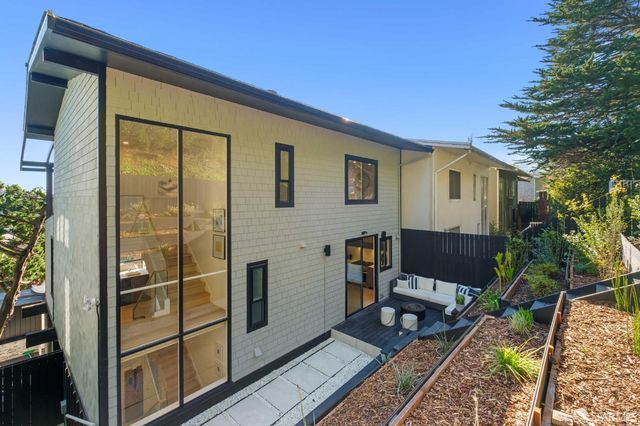 131 Turquoise Way, San Francisco, CA 94131