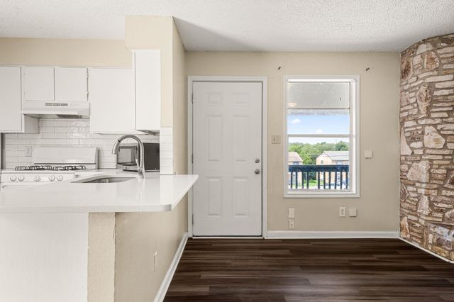 608 Bracewood CIR, San Marcos, TX 78666