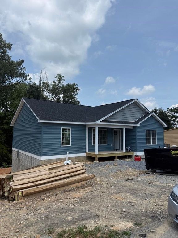 325 IVANHOE AVE, Waynesboro, VA 22980