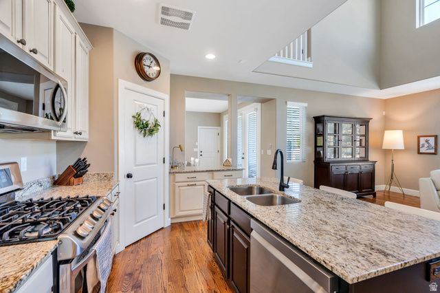 10306 S SILVER MINE RD, South Jordan, UT 84095