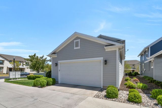 10306 S SILVER MINE RD, South Jordan, UT 84095