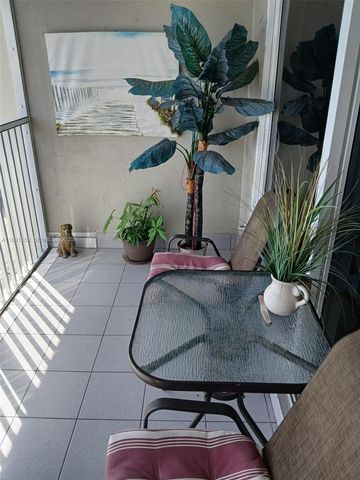 330 SE 2nd St 503E, Hallandale Beach, FL 33009