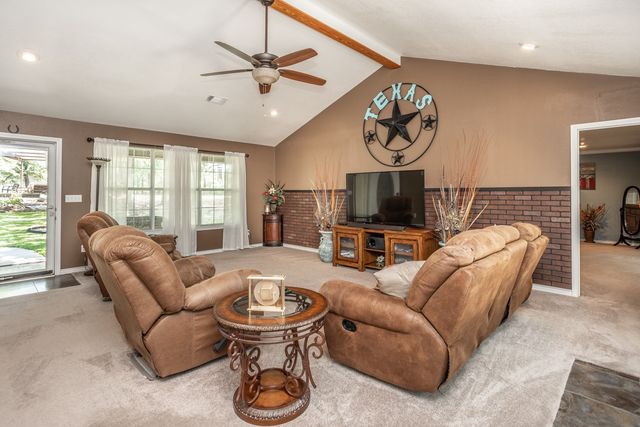 4823 County Road 211, Gainesville, TX 76240