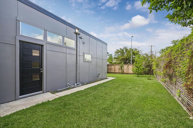 1562 Cheshire Lane, Houston, TX 77018