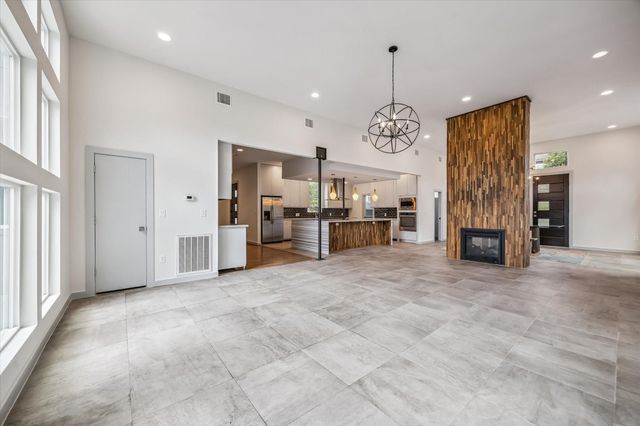 1562 Cheshire Lane, Houston, TX 77018