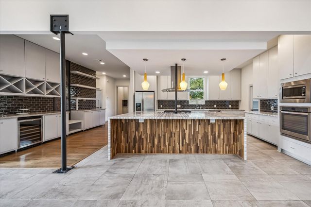 1562 Cheshire Lane, Houston, TX 77018