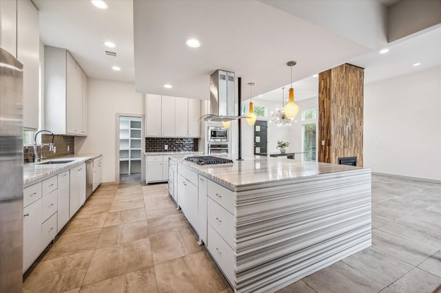 1562 Cheshire Lane, Houston, TX 77018