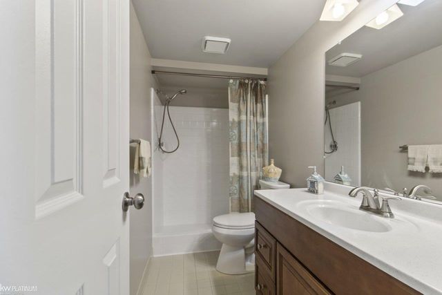 408 Country Club Drive, Saint Clair Shores, MI 48082