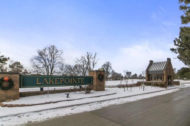 408 Country Club Drive, Saint Clair Shores, MI 48082