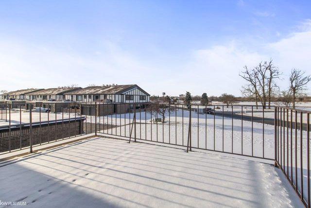 408 Country Club Drive, Saint Clair Shores, MI 48082