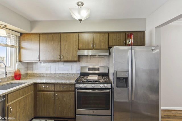 408 Country Club Drive, Saint Clair Shores, MI 48082