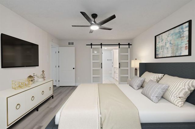 8 Dewthread Court, The Woodlands, TX 77380