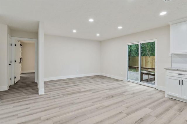 8 Dewthread Court, The Woodlands, TX 77380